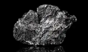 Γραφίτης σε φυσικό πέτρωμα — η πρώτη ύλη του ομοιοπαθητικού φαρμάκου Graphites για θεραπεία εκζέματος και ωτίτιδων