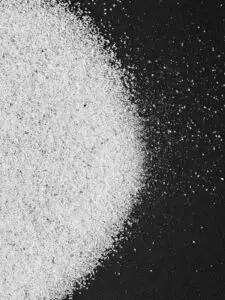 Alumina – λευκή κρυσταλλική σκόνη οξειδίου του αργιλίου (ομοιοπαθητικό φάρμακο).
